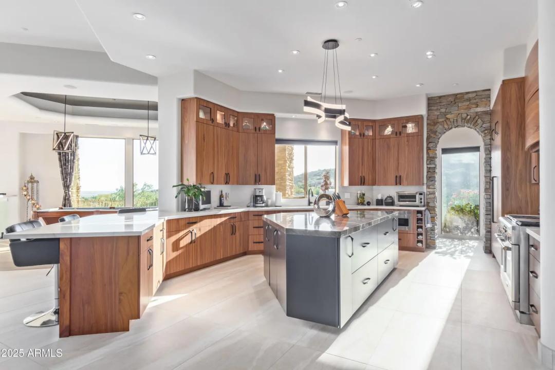 Real Estate Picture 18