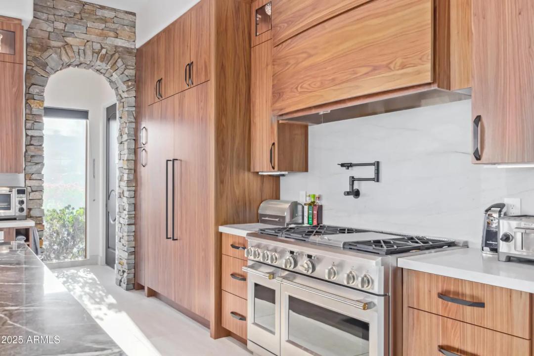 Real Estate Picture 19