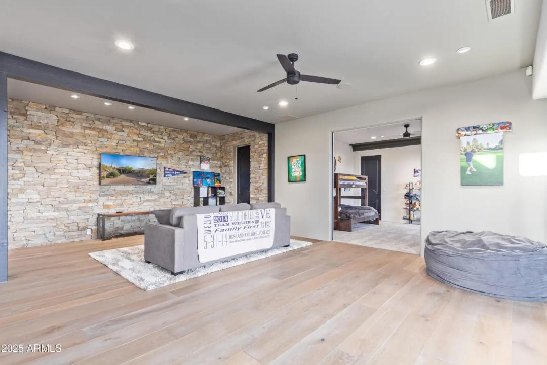 Real Estate Picture 39