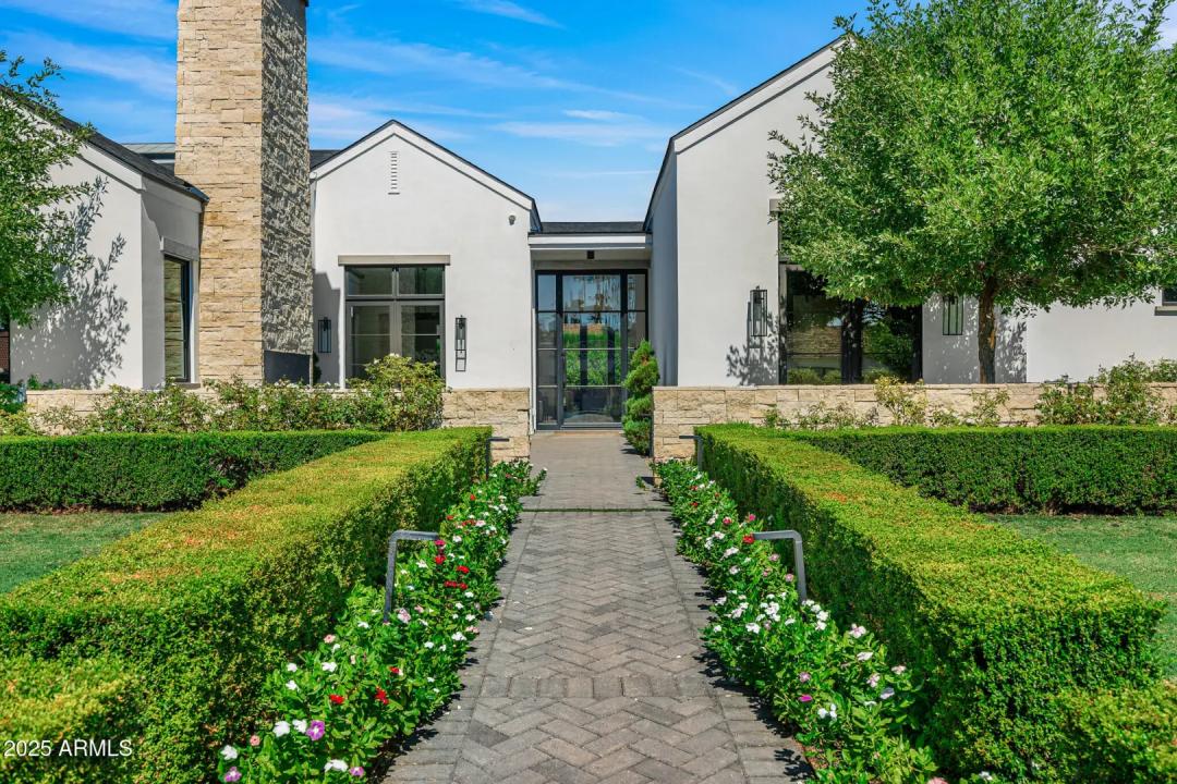 Real Estate Picture 4
