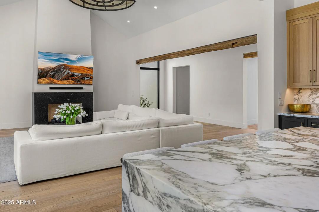 Real Estate Picture 11