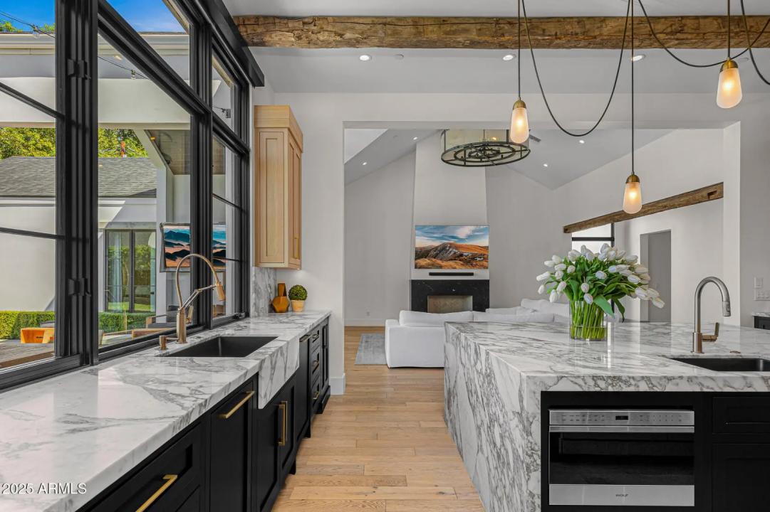 Real Estate Picture 12