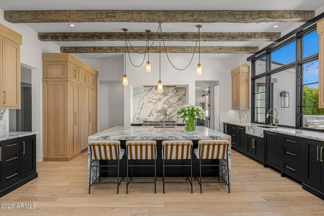 Real Estate Picture 14