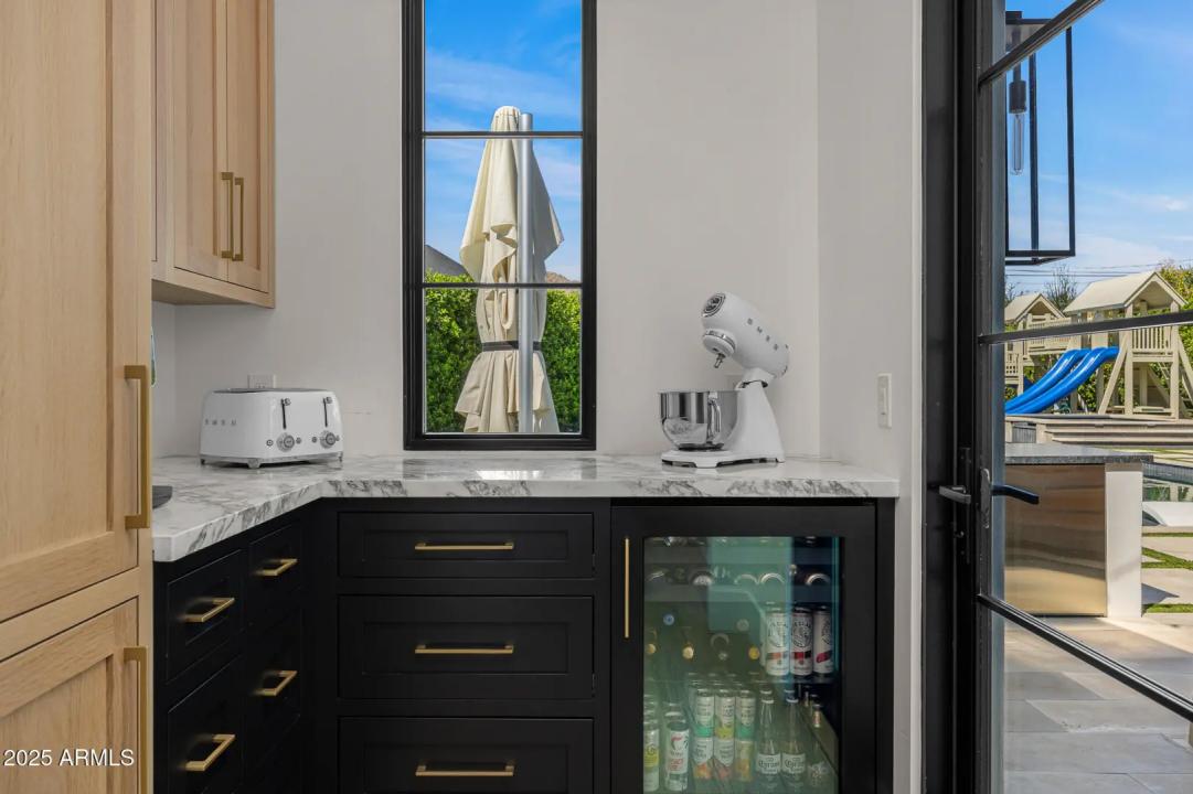 Real Estate Picture 16