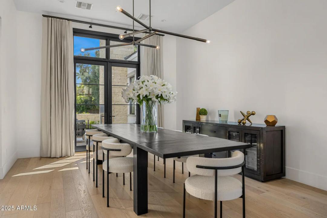 Real Estate Picture 18