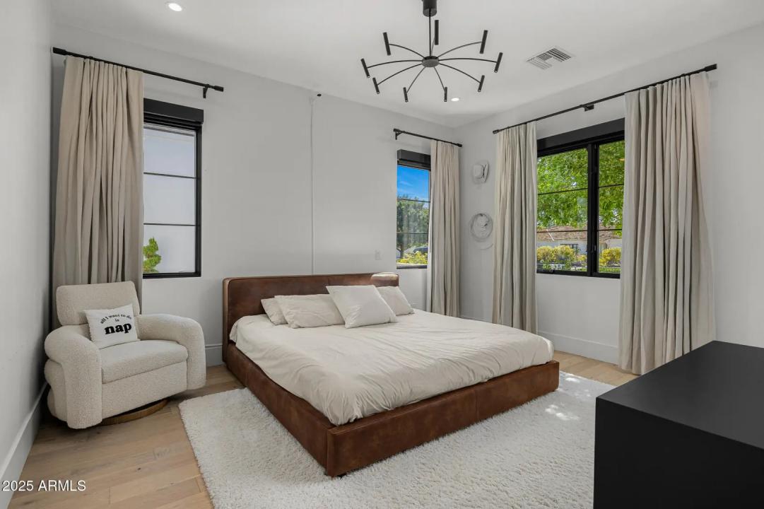 Real Estate Picture 32