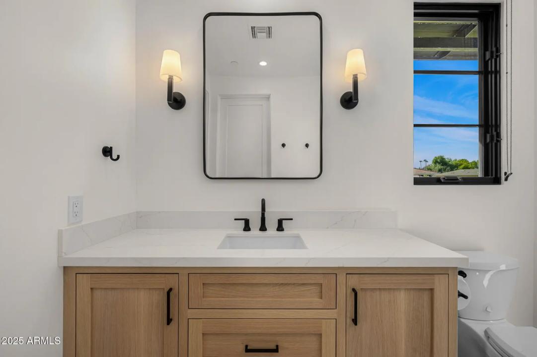 Real Estate Picture 33
