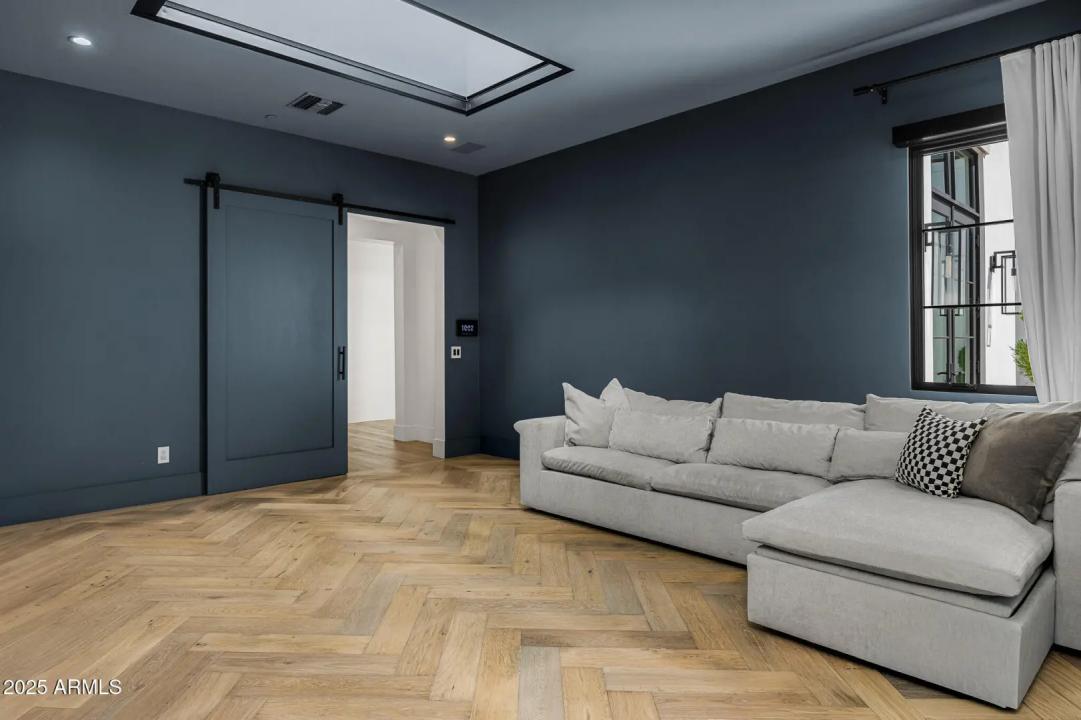 Real Estate Picture 42