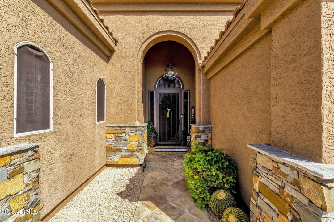 Real Estate Picture 4