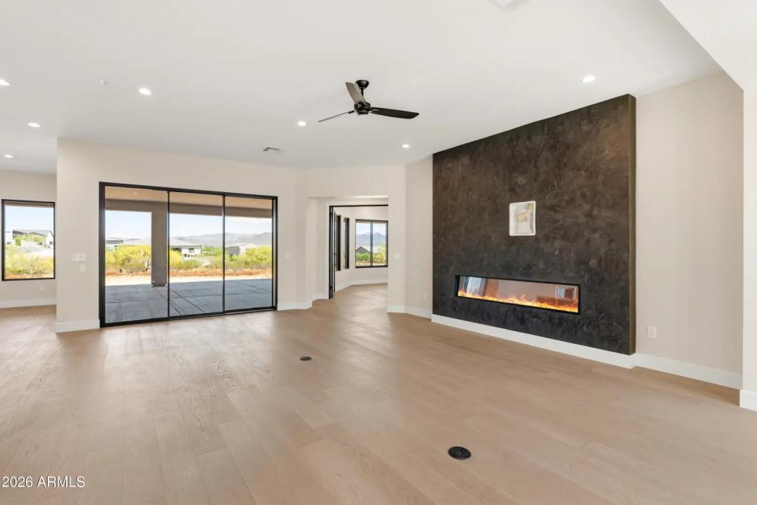 Real Estate Picture 12