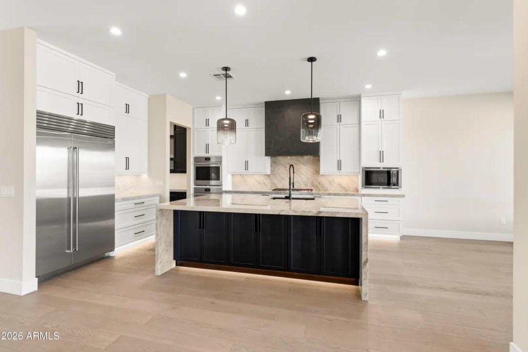 Real Estate Picture 16