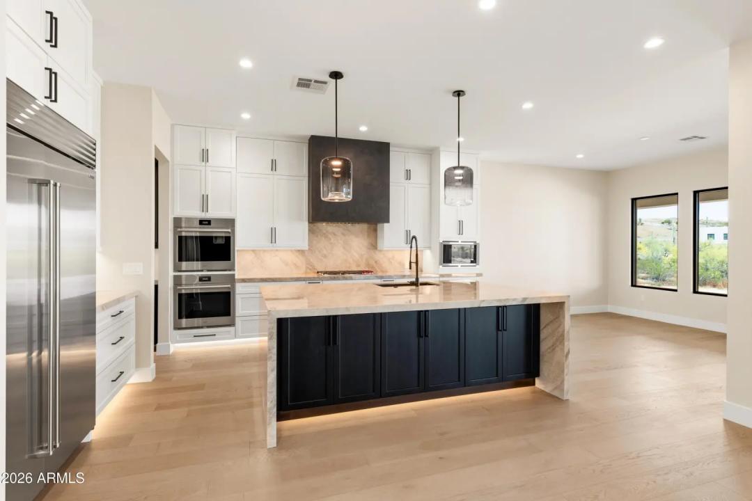 Real Estate Picture 3