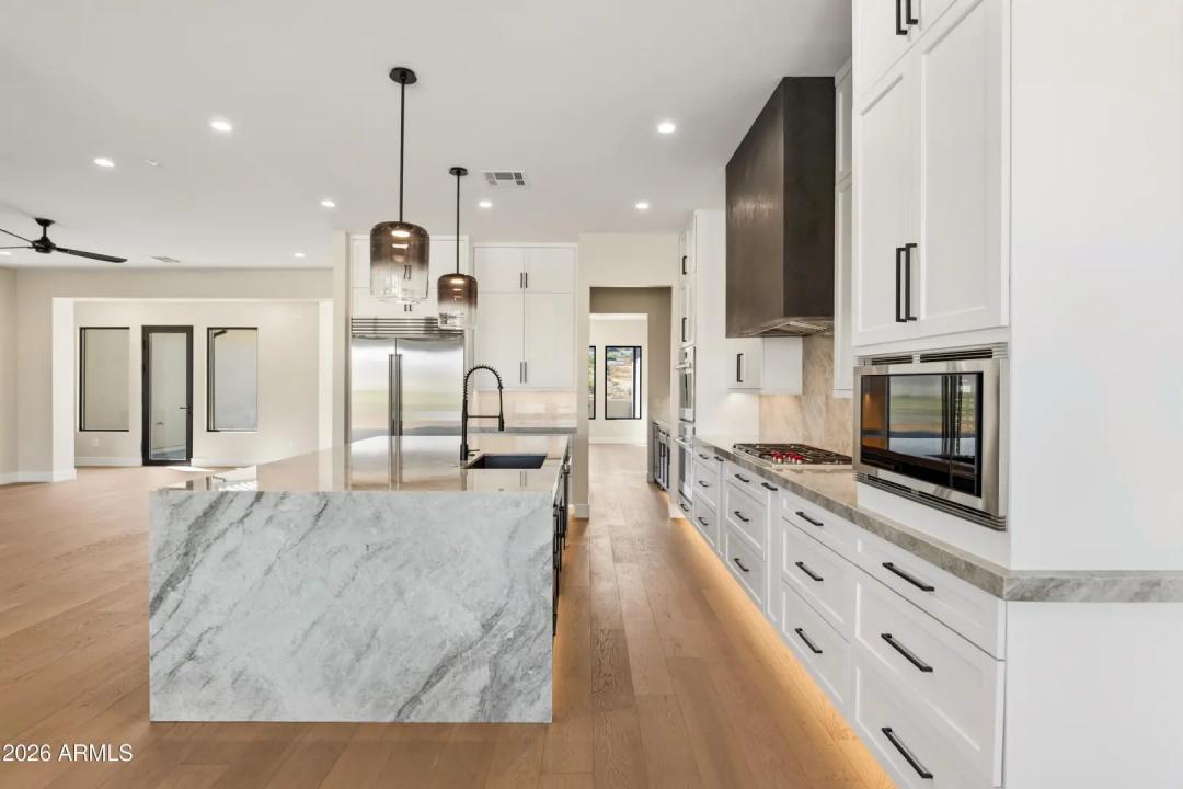 Real Estate Picture 17