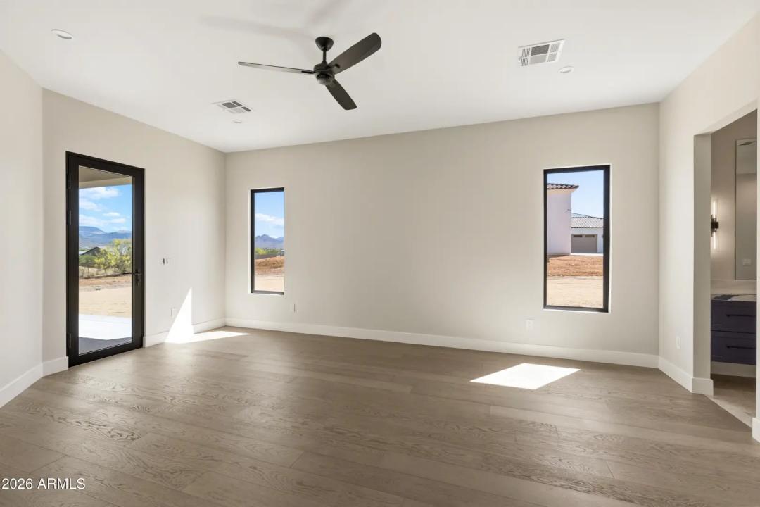 Real Estate Picture 23