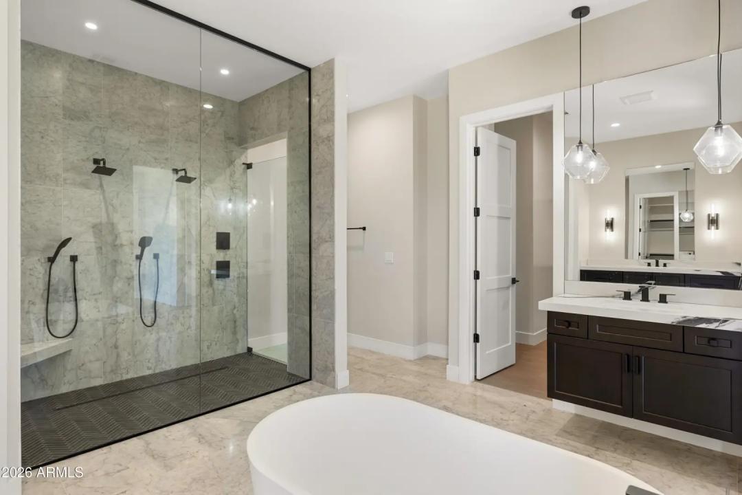 Real Estate Picture 4