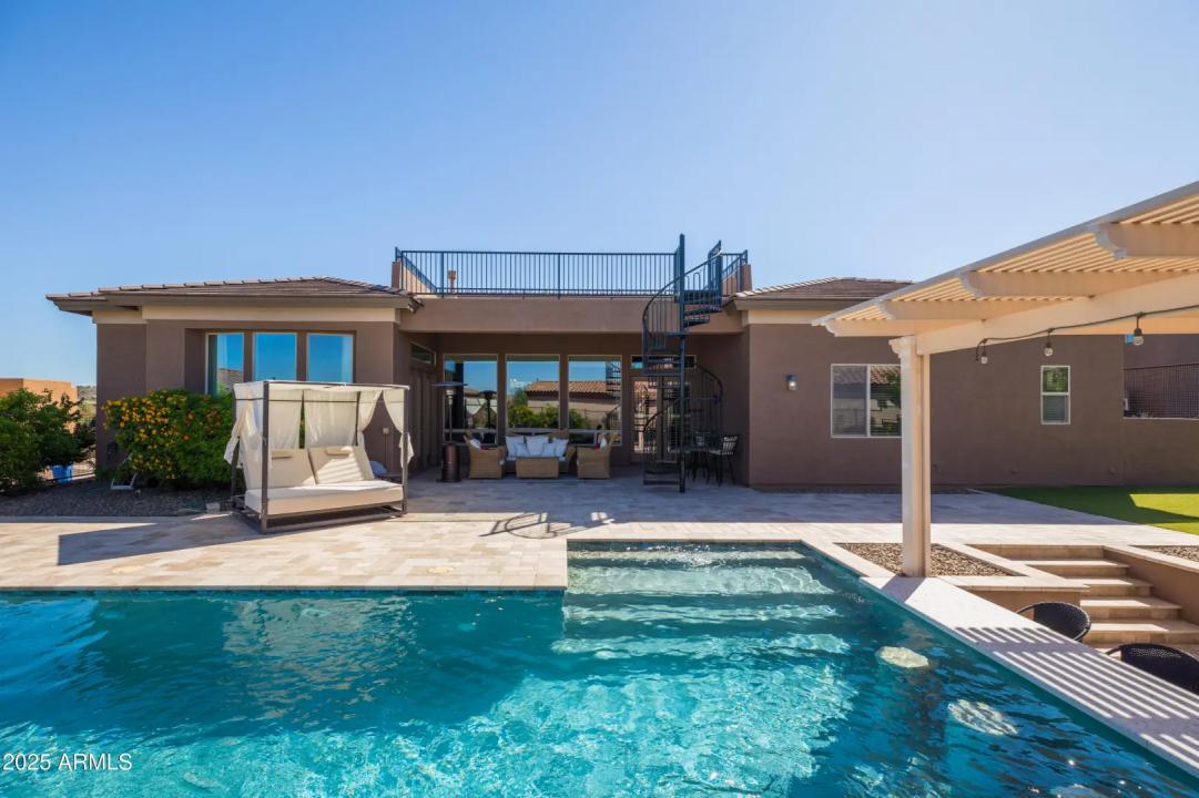 Real Estate Picture 4