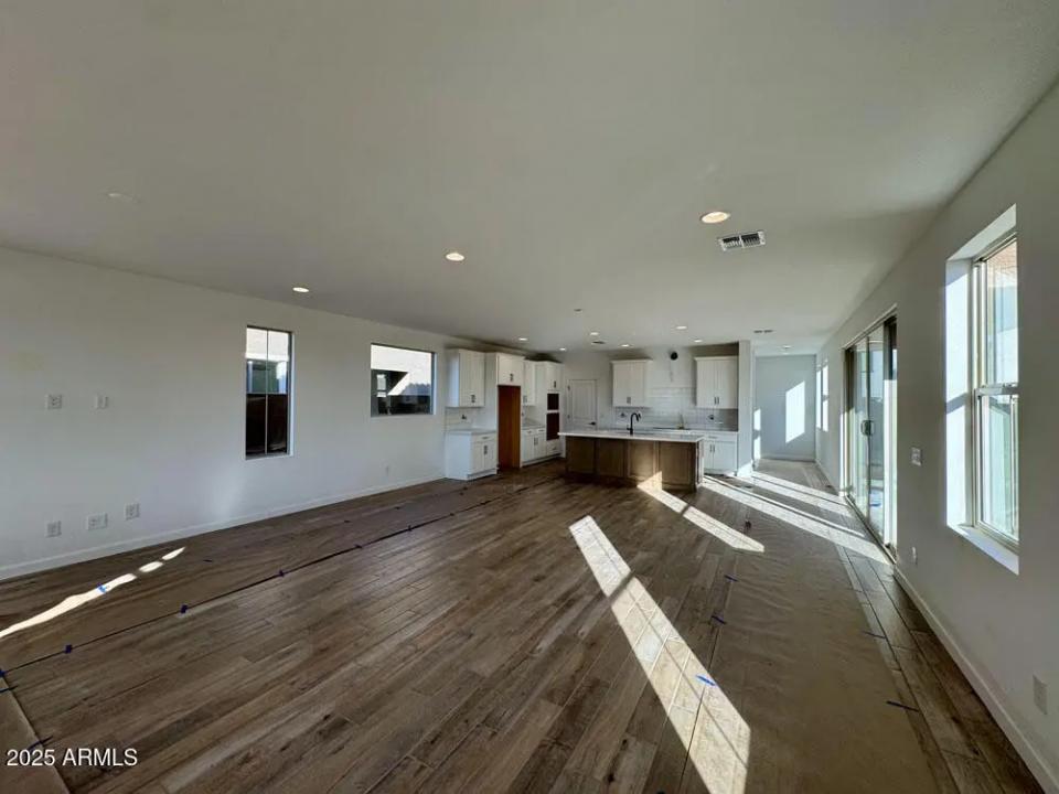Real Estate Picture 3