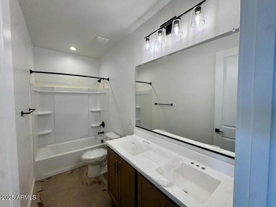 Real Estate Picture 9
