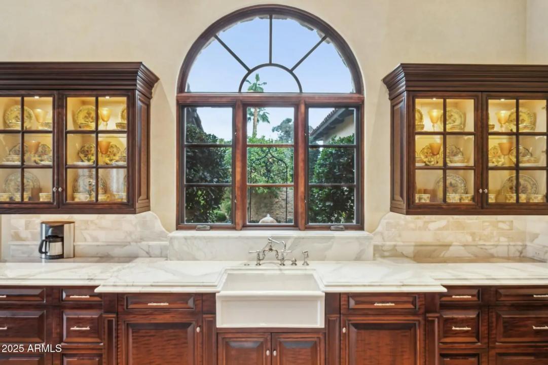 Real Estate Picture 9