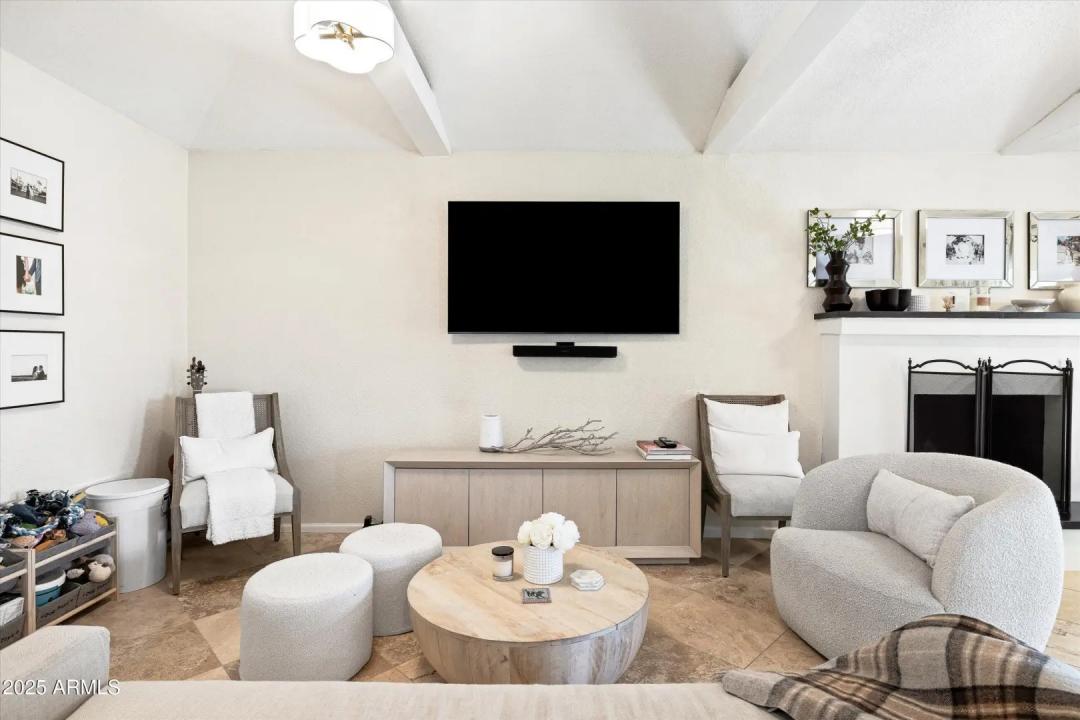 Real Estate Picture 7