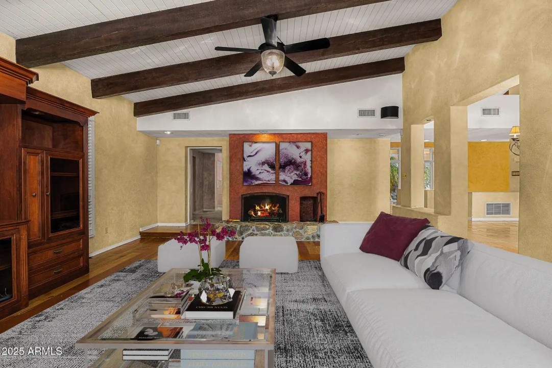 Real Estate Picture 4