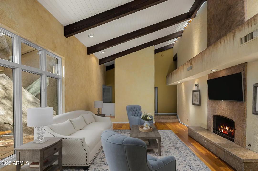 Real Estate Picture 12