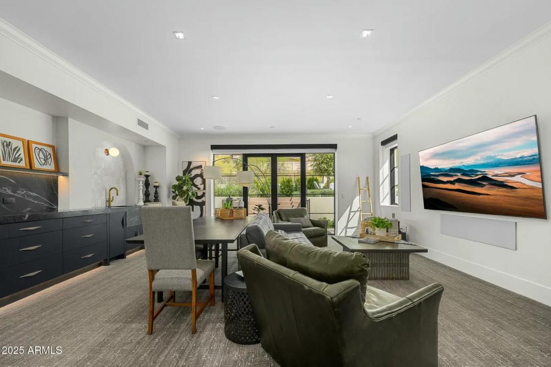 Real Estate Picture 17