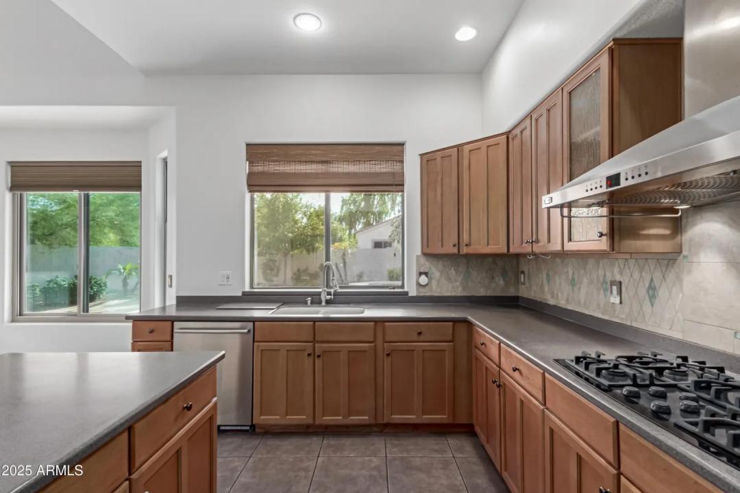 Real Estate Picture 8