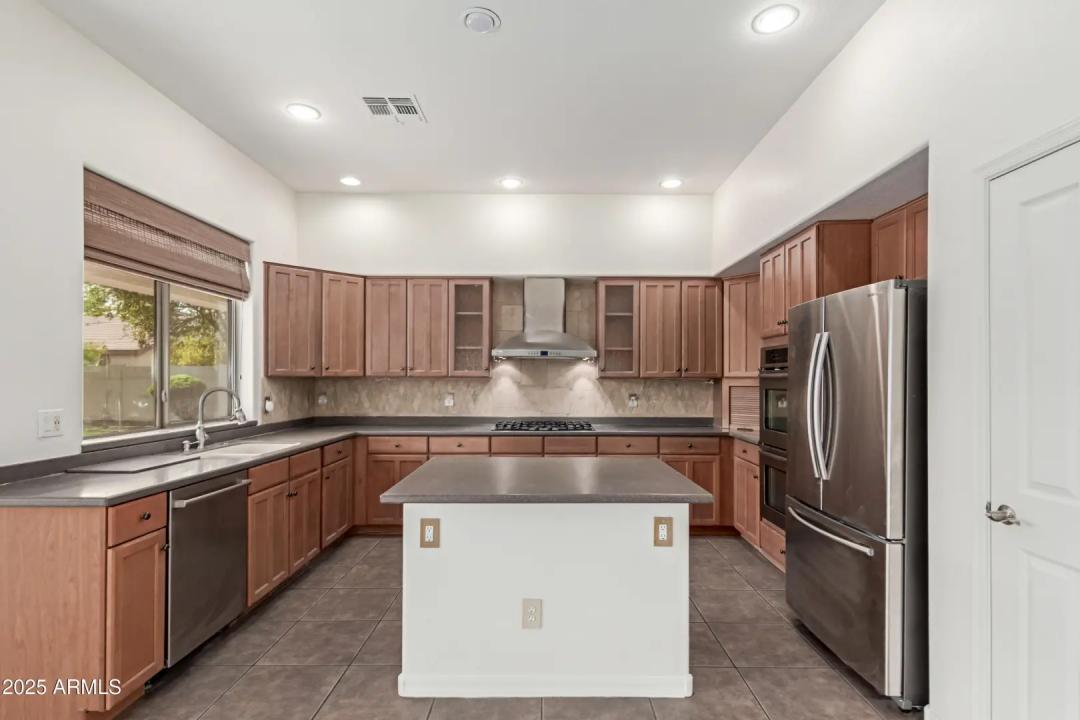 Real Estate Picture 6