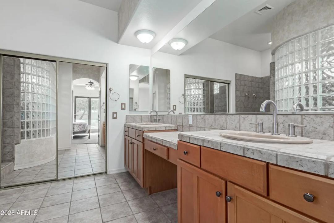 Real Estate Picture 16