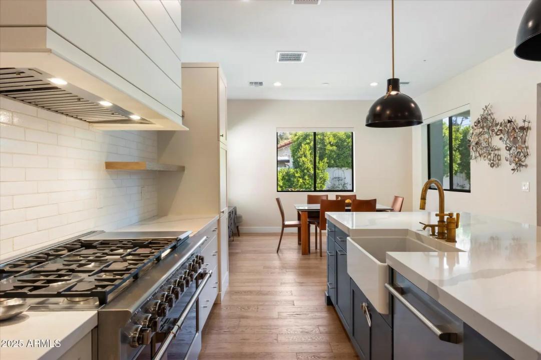 Real Estate Picture 4