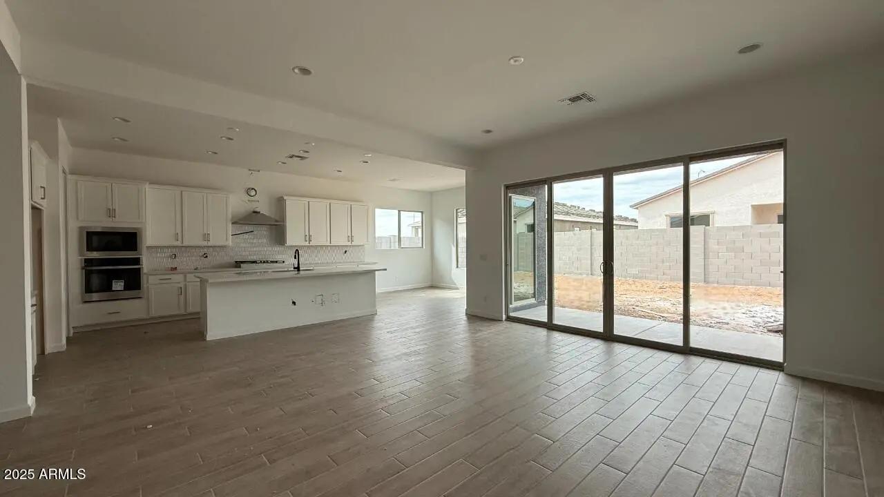 Real Estate Picture 12