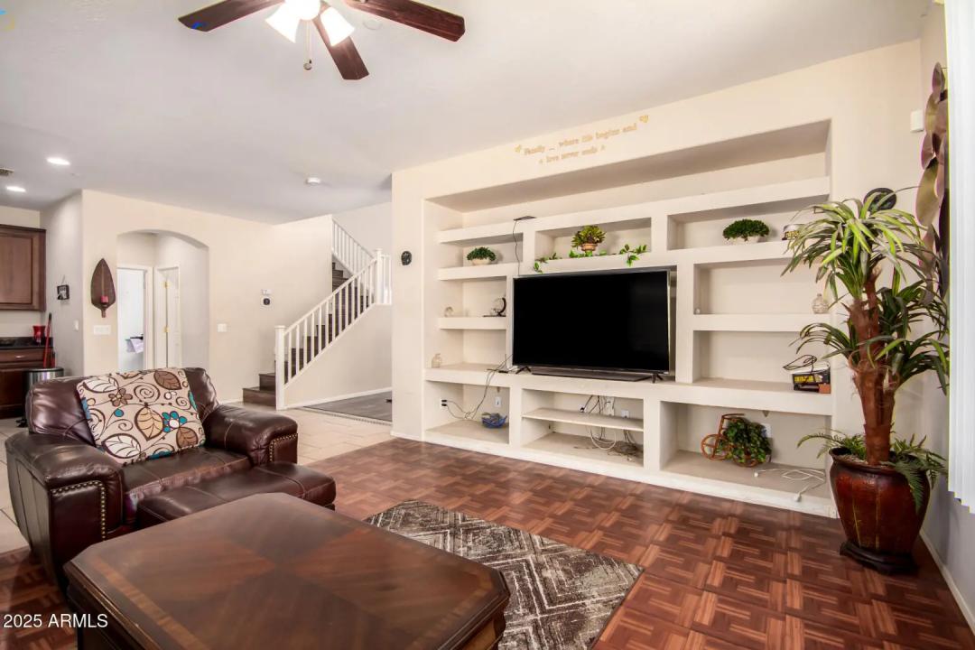 Real Estate Picture 9