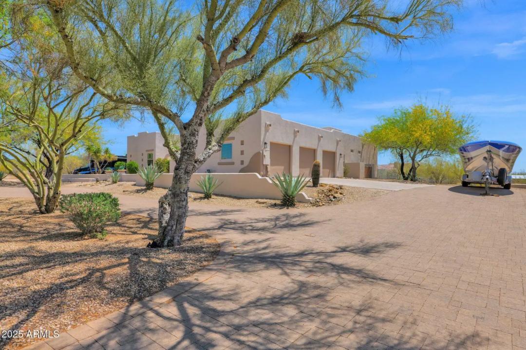 Real Estate Picture 4