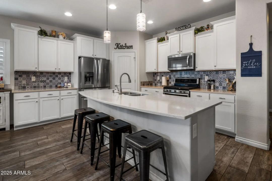 Real Estate Picture 5