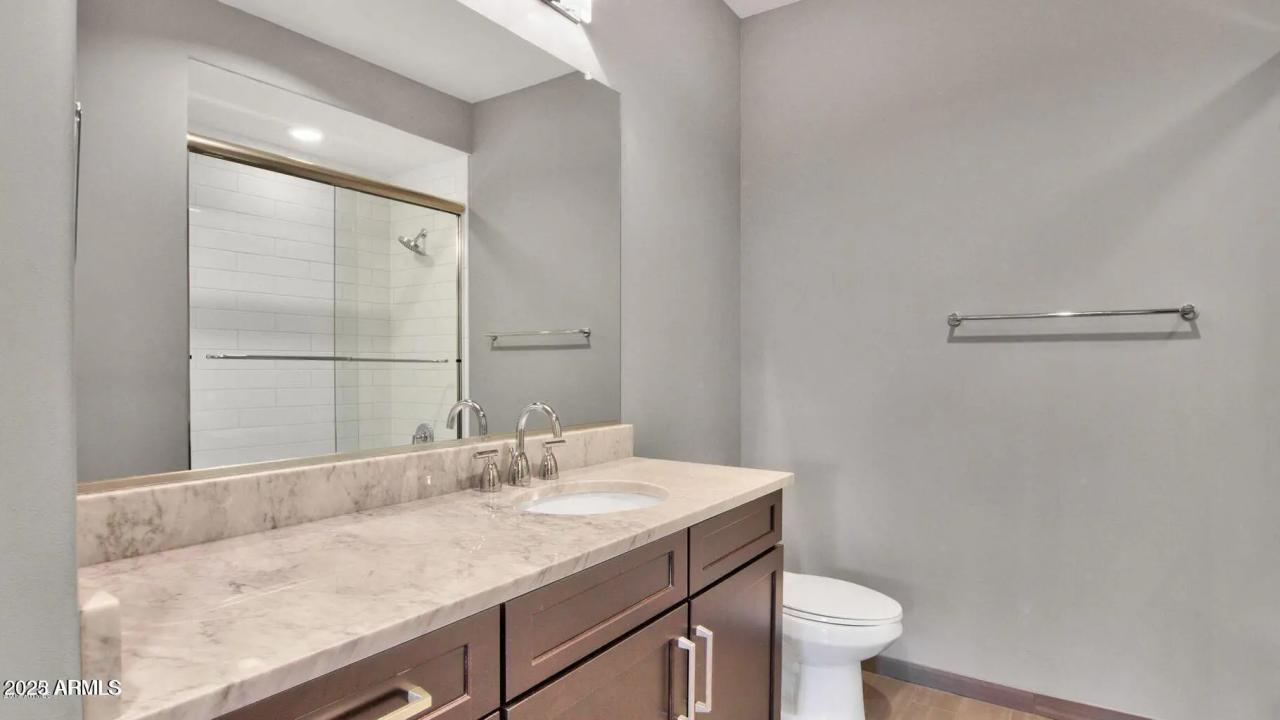 Real Estate Picture 12