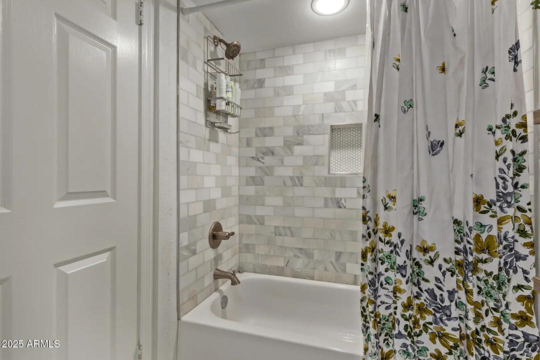 Real Estate Picture 12