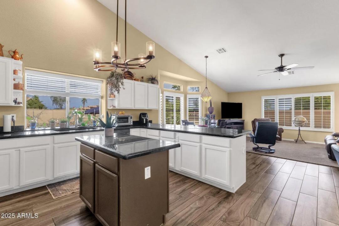 Real Estate Picture 18