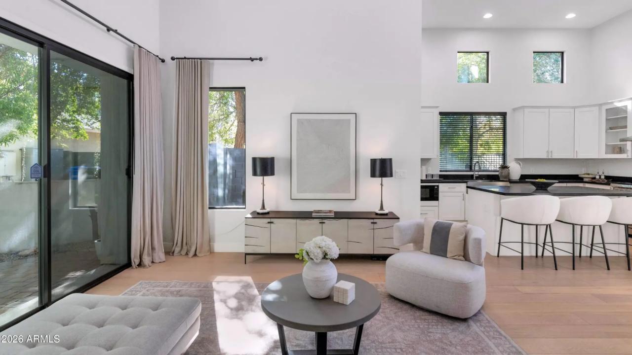 Real Estate Picture 3