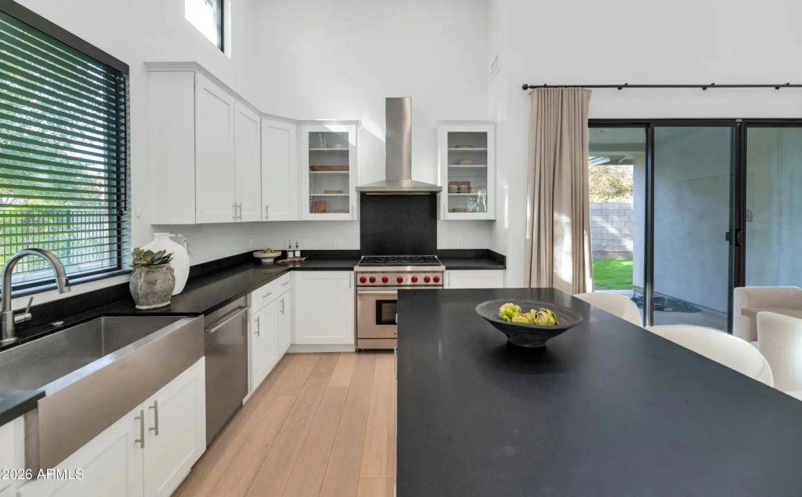 Real Estate Picture 12