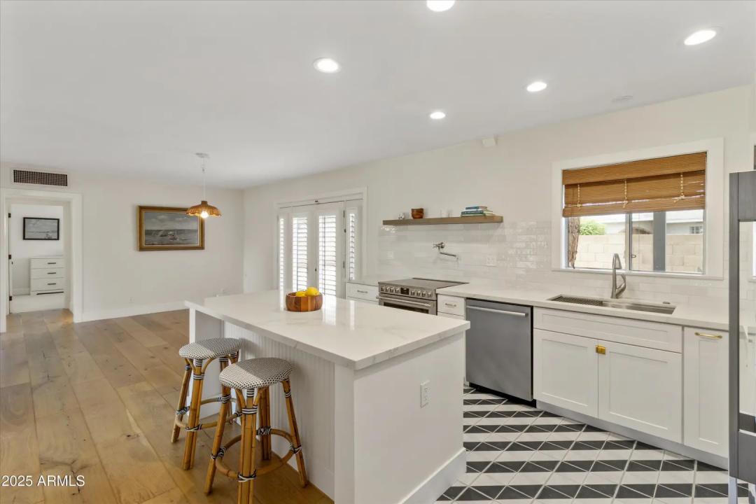 Real Estate Picture 13