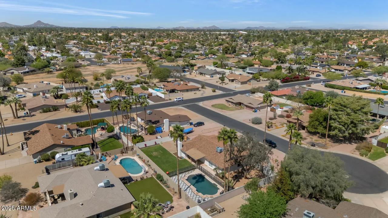Real Estate Picture 30