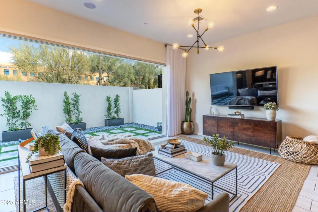 Real Estate Picture 9