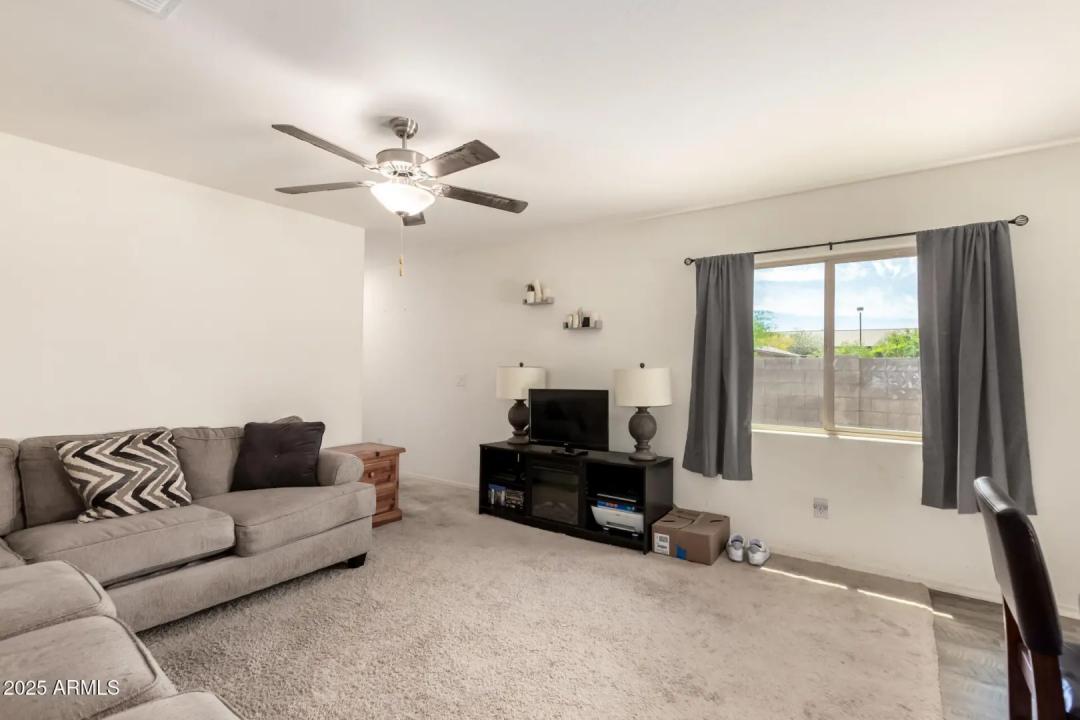 Real Estate Picture 8