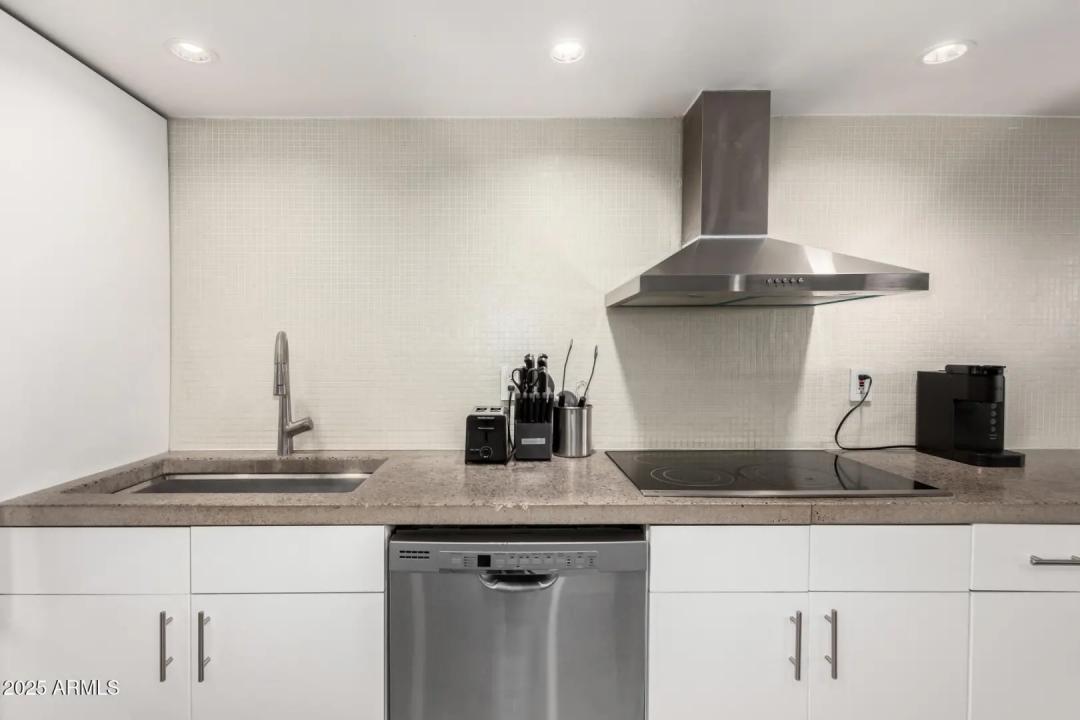 Real Estate Picture 10
