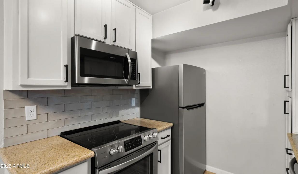 Real Estate Picture 6