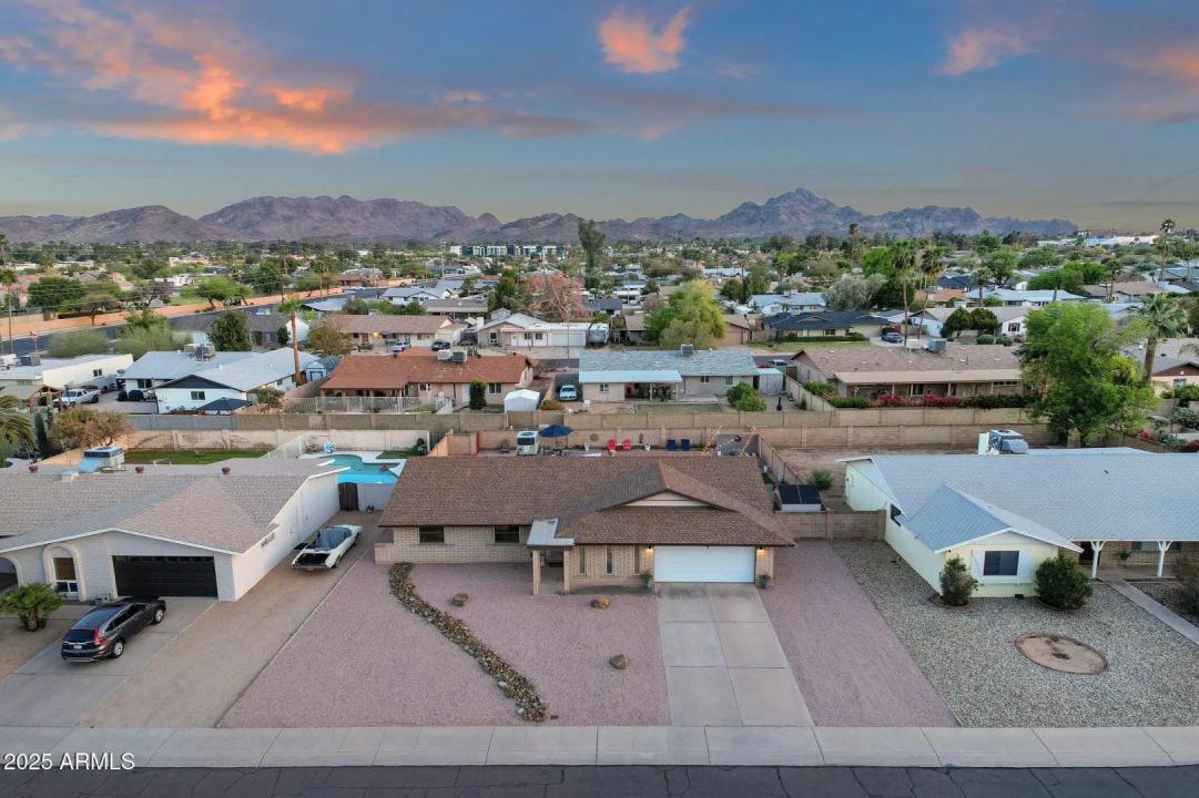 Real Estate Picture 3