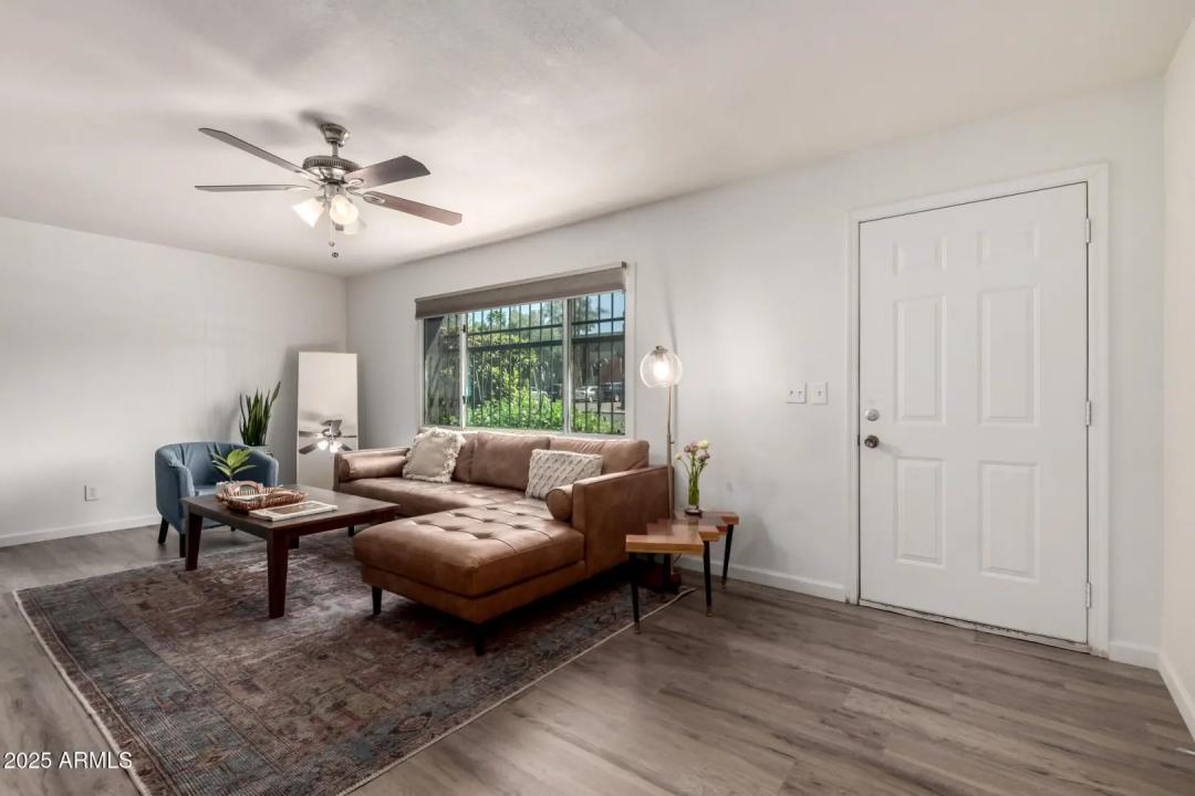Real Estate Picture 3