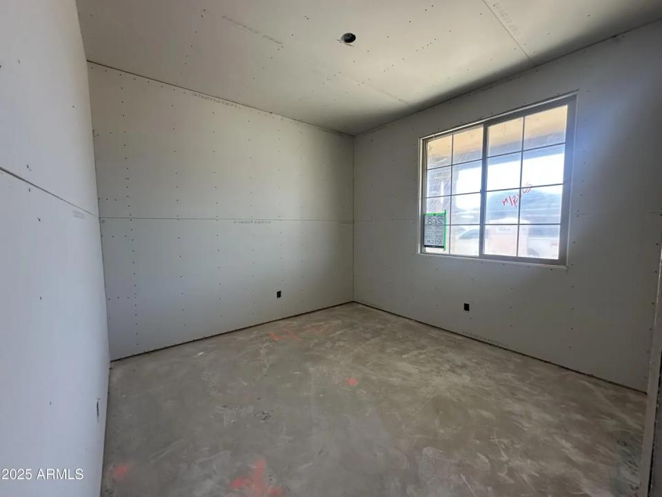 Real Estate Picture 4