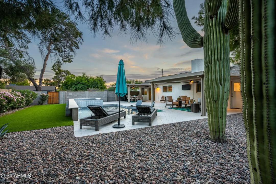 Real Estate Picture 4